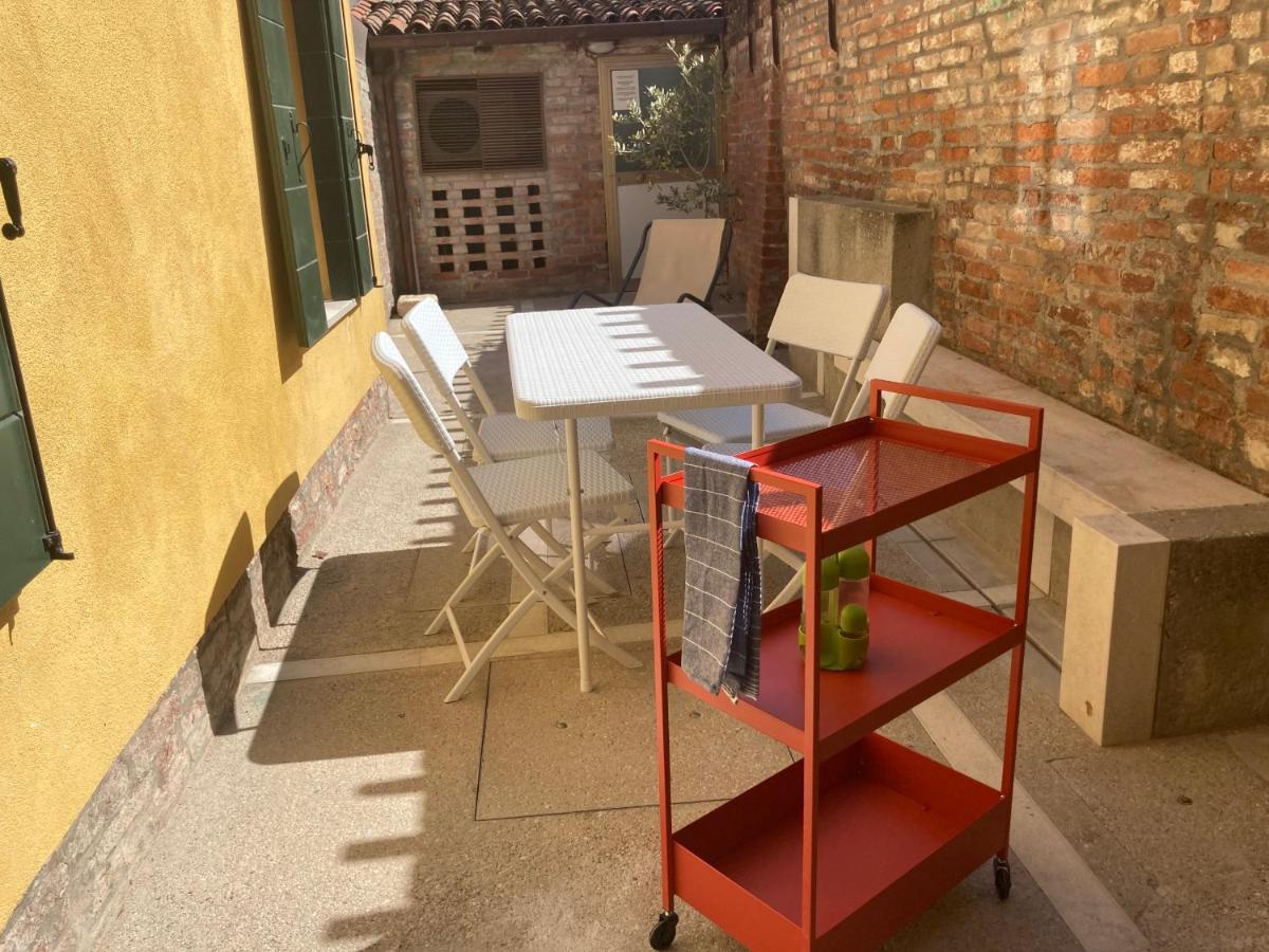 Appartamento Tre Archi Con Corte Privata Venedig Exteriör bild